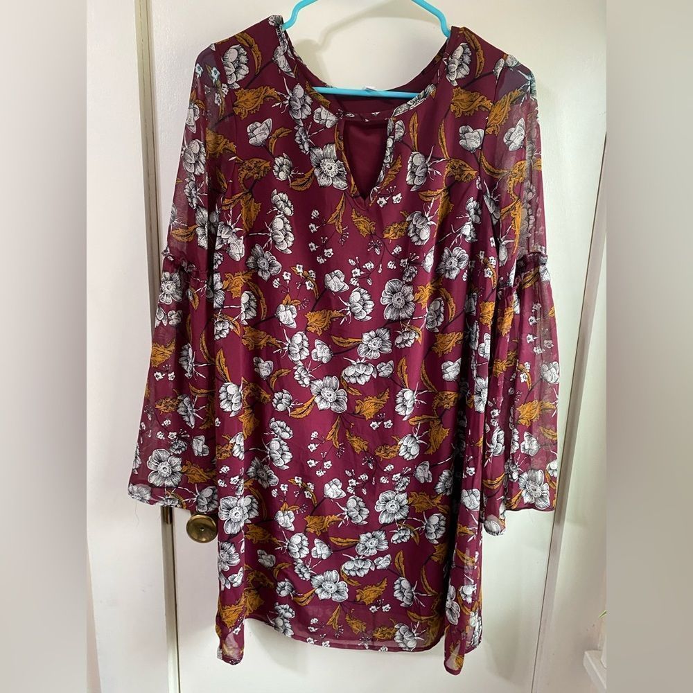 Mossimo Keyhole maroon antique floral long sleeve- see pics